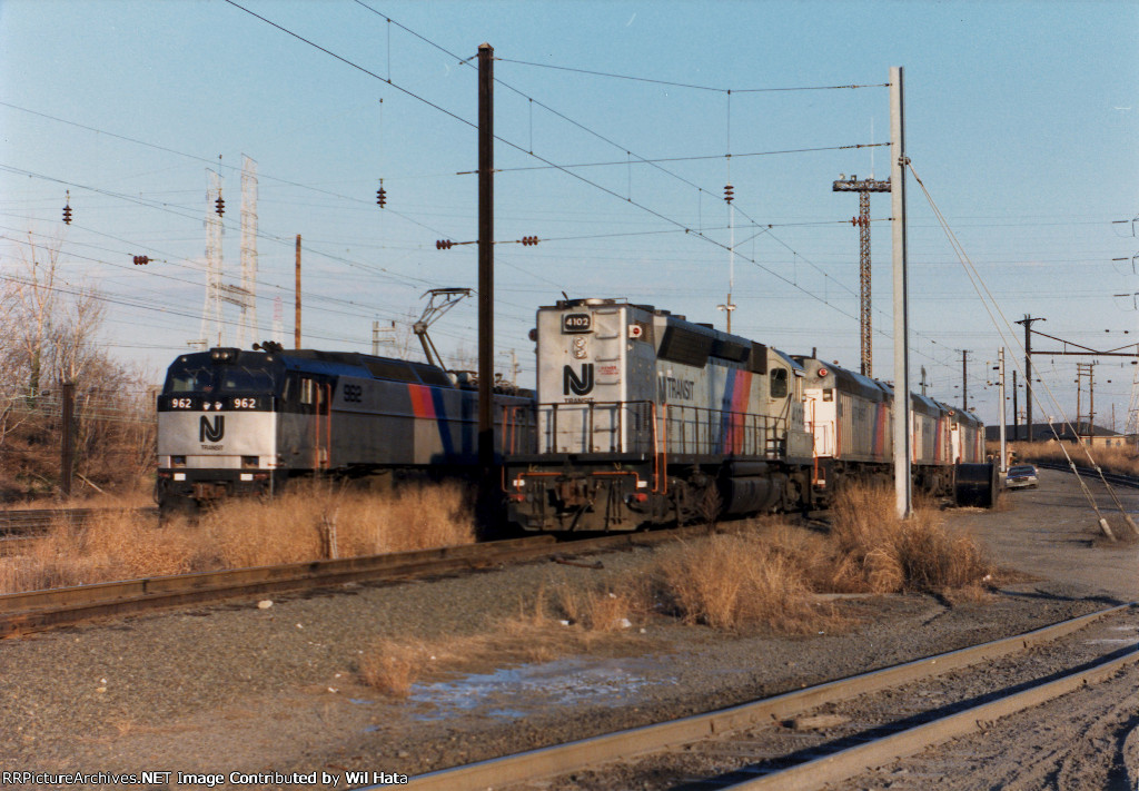 NJT GP40P 4102